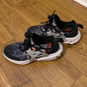 Black/Blue Nike Presto.